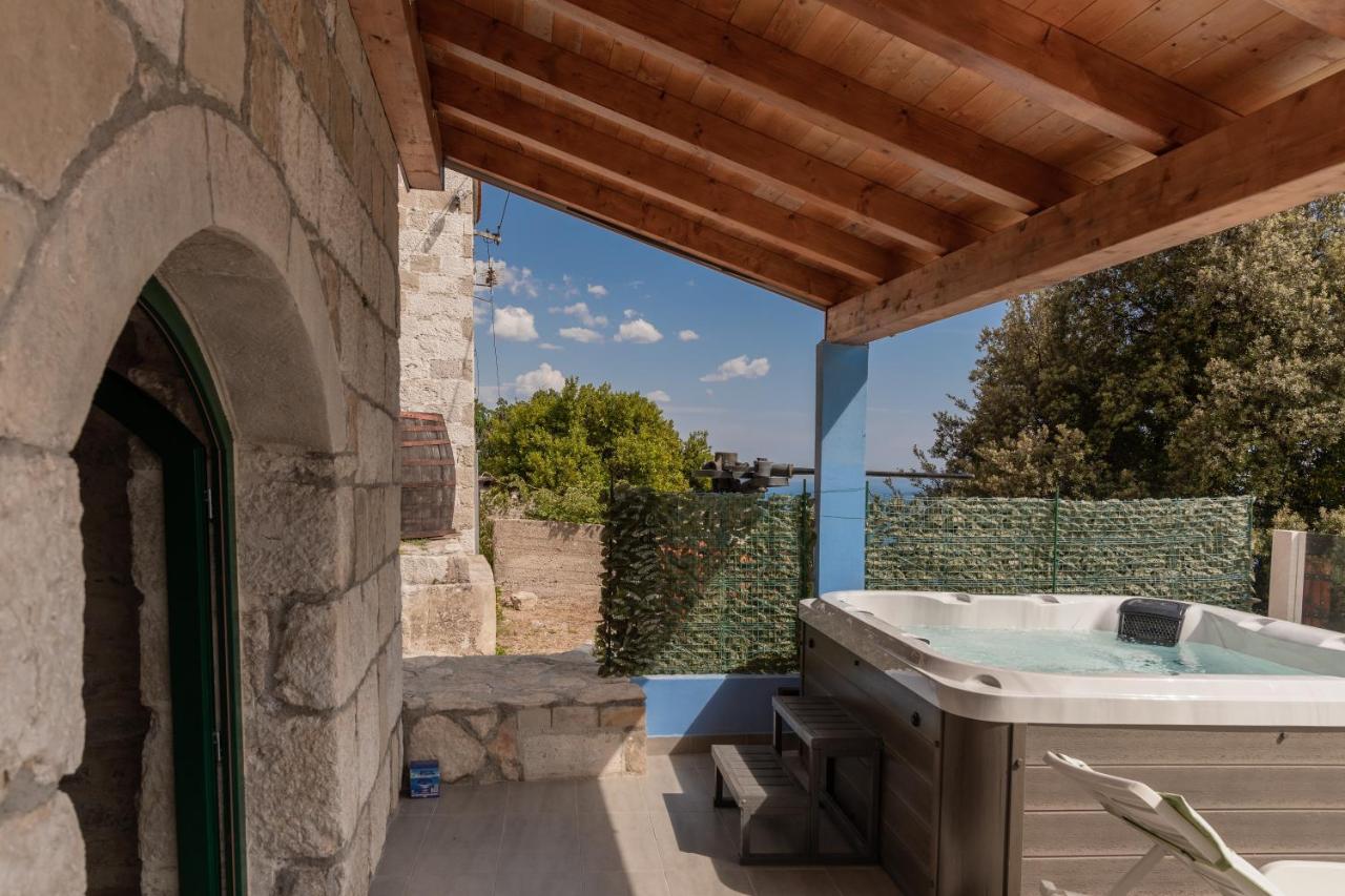 Stone House Dario With Finnish Sauna And An Outdoor Hot Tub Lokva Rogoznica Exteriör bild